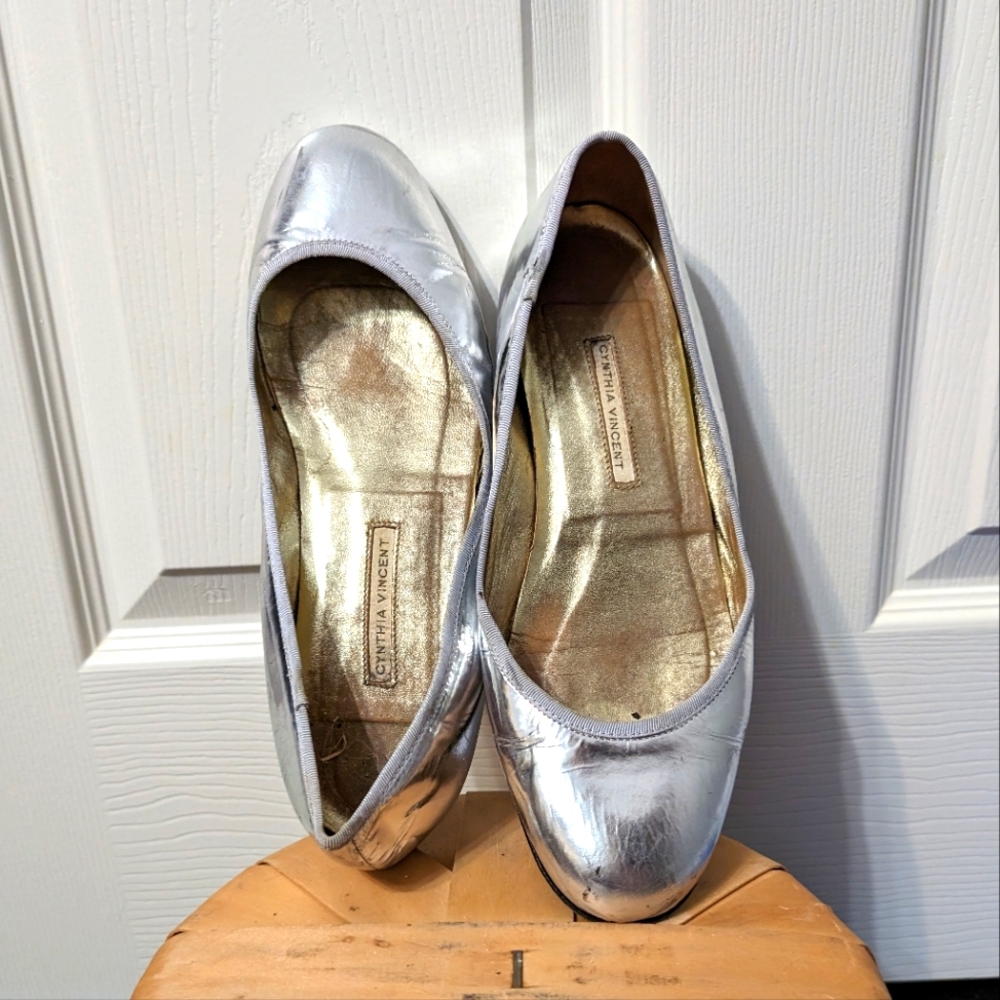 Cynthia Vincent Vintage Designer silver ballet slipper style flats